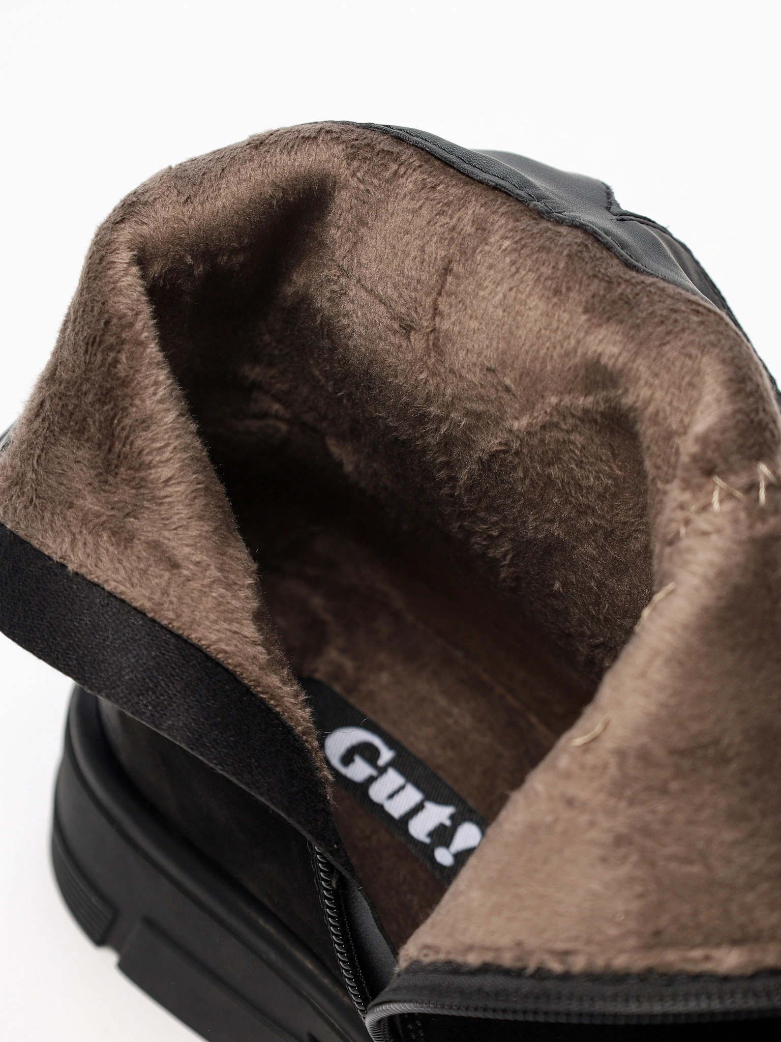 Ботинки черного цвета на широком среднем каблуке